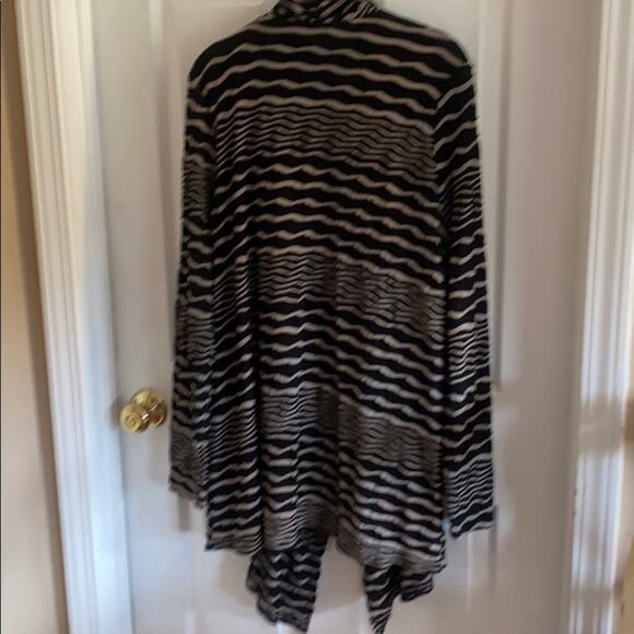 Tianello black and Tan M cardigan top - Picture 4 of 6
